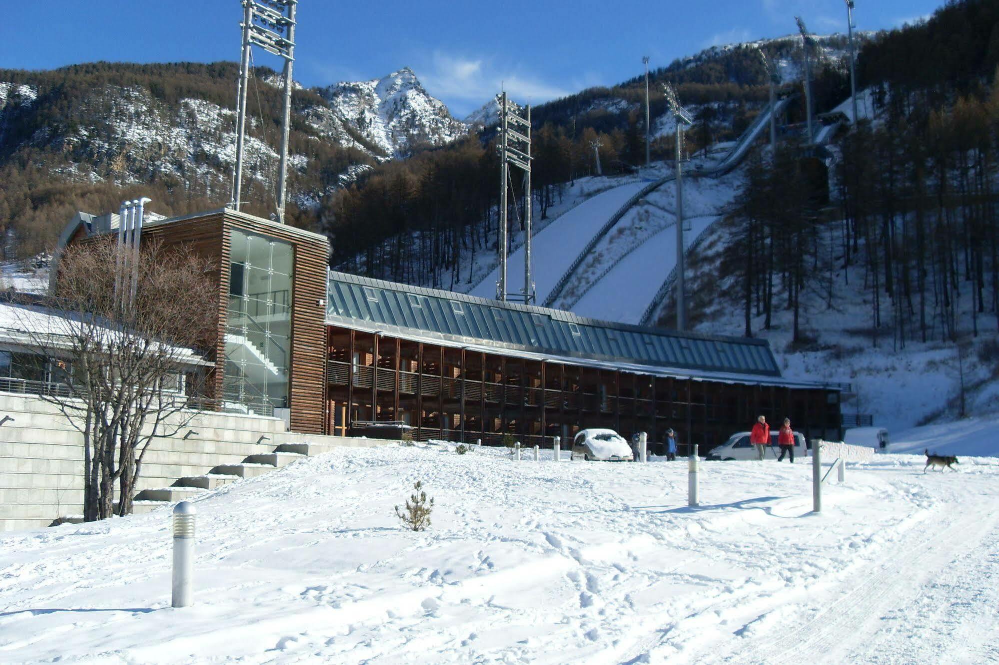 Pragelato Ski Jumping Hotel Праджелато Экстерьер фото