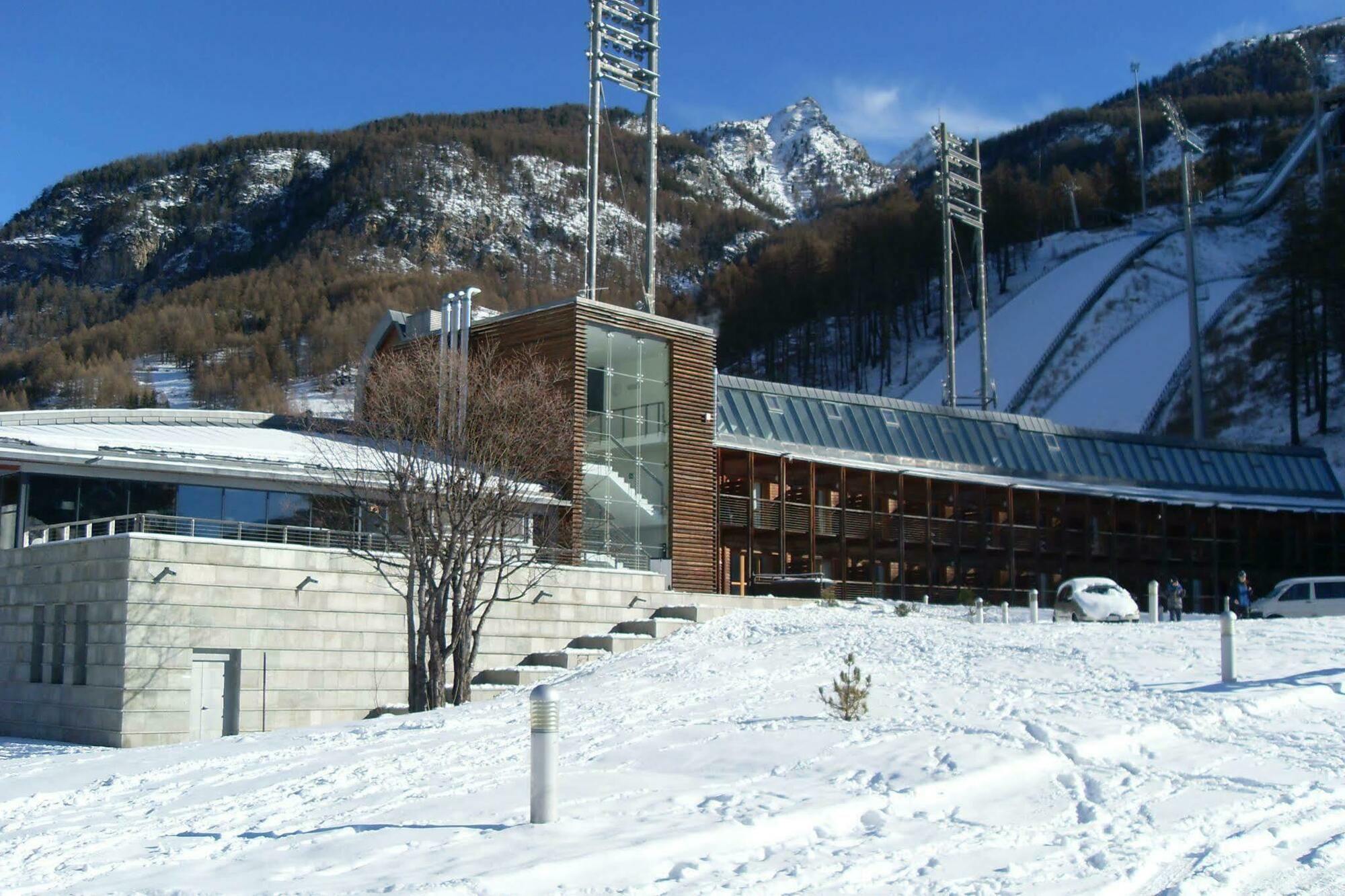 Pragelato Ski Jumping Hotel Праджелато Экстерьер фото
